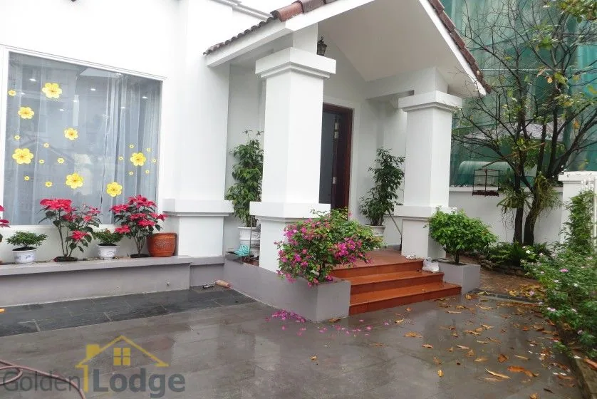 Villa in Vinhomes Riverside rental near BIS school, 4 bedrooms 1