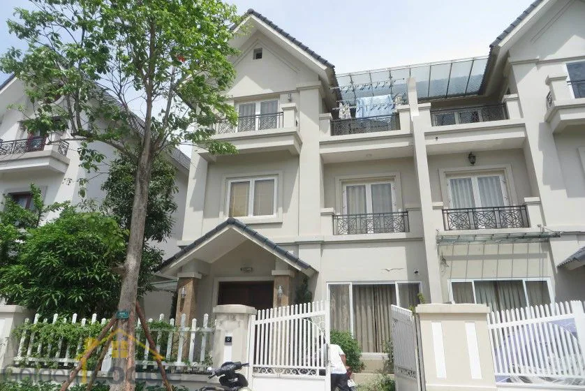 Vinhomes Riverside Hanoi villa composed of 3 bedrooms, rear garden 1