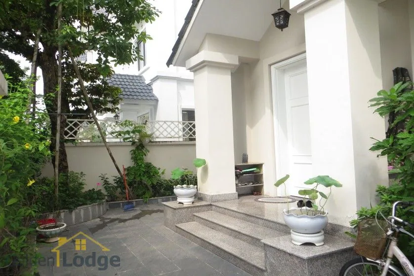 Vinhomes Riverside villa with 3 bedrooms, 4 bathrooms to rent 1