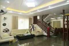 Vinhomes Riverside villa with 5 bedrooms furnished, garden 3