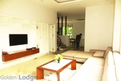 Warmly villa in Vinhomes Riverside to rent garden 5 bedrooms 2