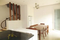 Warmly villa in Vinhomes Riverside to rent garden 5 bedrooms 6
