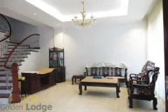 Warmly villa Vinhomes Riverside to rent, furnished 4 bedrooms 3