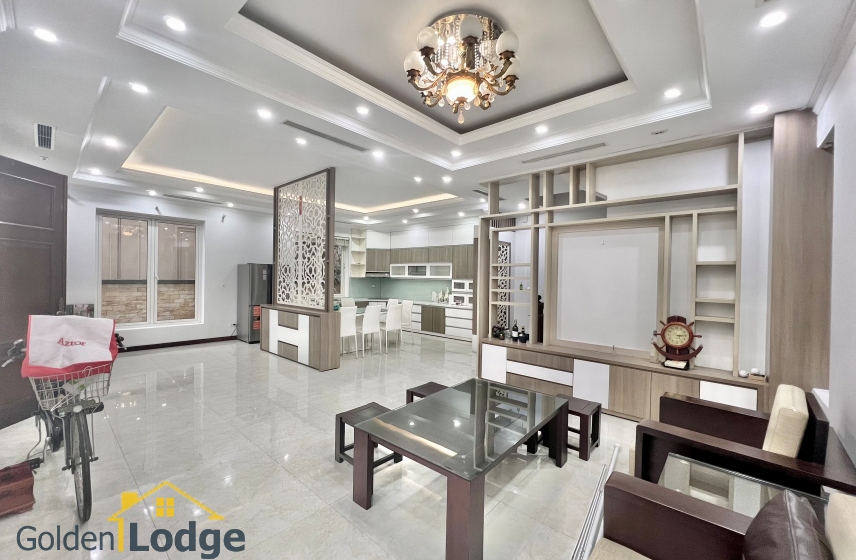 Furnished house for rent in Vinhomes Riverside with 4 bedrooms