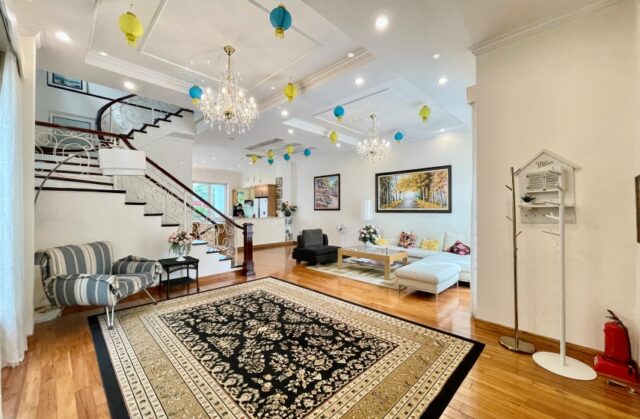 Furnished villa in Vinhomes Riverside for rent nearby BIS Hanoi 4beds