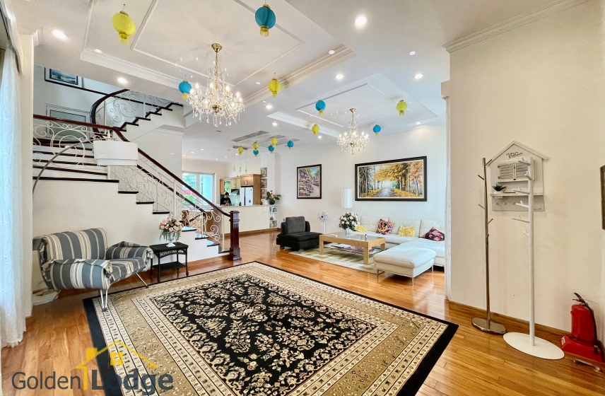 Furnished villa in Vinhomes Riverside for rent nearby BIS Hanoi 4beds