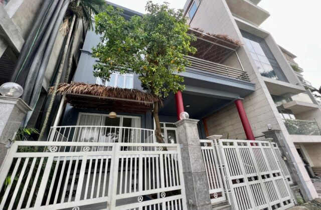 Lake view 5-bedroom villa in Tay Ho for rent on Quang Khanh str