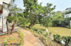 Modern detached villa in Vinhomes Riverside for rent 3 bedrooms
