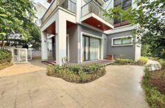 Modern detached villa in Vinhomes Riverside for rent 3 bedrooms