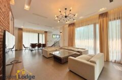 Modern detached villa in Vinhomes Riverside for rent 3 bedrooms