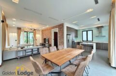 Modern detached villa in Vinhomes Riverside for rent 3 bedrooms