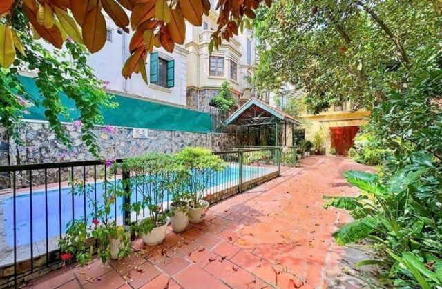 Rent villa with swimming pool in Tay Ho, huge garden car access