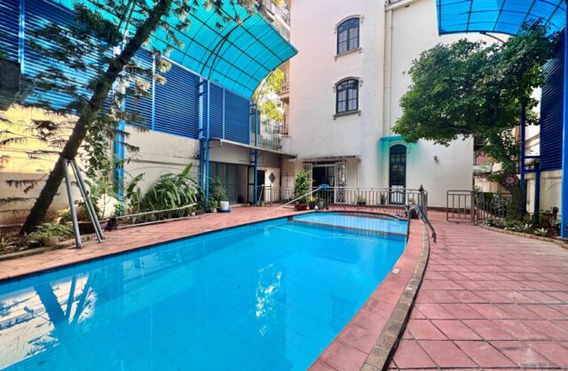 Swimming pool villa in Tay Ho for rent with car access and garden